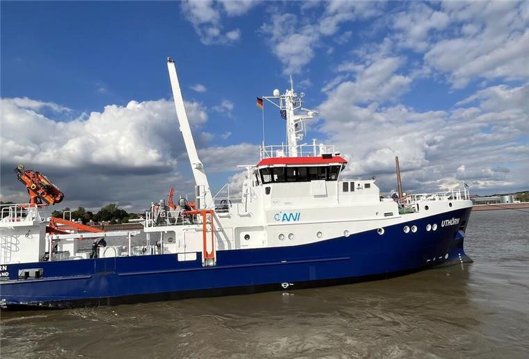 Neue Tour in der kostenlosen BremerhavenGuide-App Das neue Forschungsschiff des AWI, die „Uthörn“.