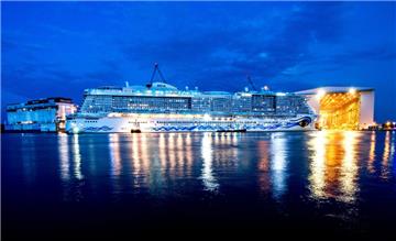 Das neue Kreuzfahrtschiff "Aidanova" startet verspätet zur Überführung in die Niederlande. 