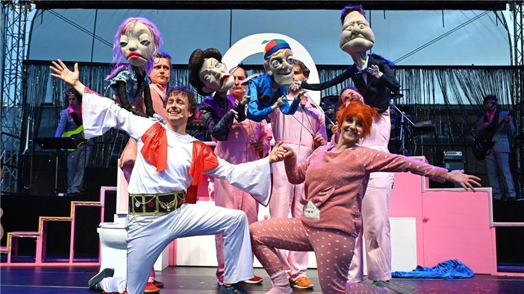 „Klosical“ von Prinzen-Sänger - Kein stilles Örtchen Das neue Musical von Prinzen-Sänger Tobias Künzel wurde zuerst in London aufgeführt, jetzt kommt es in der deutschen Version nach Halle.