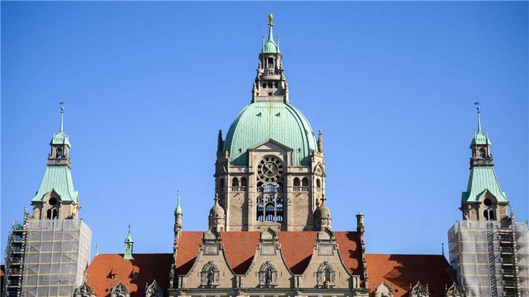 Hannovers Rathaus wird Kulisse für Vampirfilm Das Neue Rathaus mit Kuppel und Aussichtsplattform.