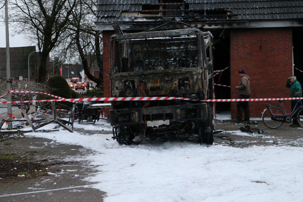 Das war der Montag: Feuerwehrhaus brennt ab, die OFD fliegt jetzt ab Nordholz Das Neuenwalder Feuerwehrhaus ist abgebrannt.