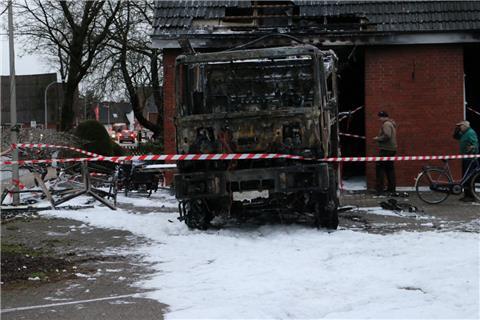 Das Neuenwalder Feuerwehrhaus ist abgebrannt.
