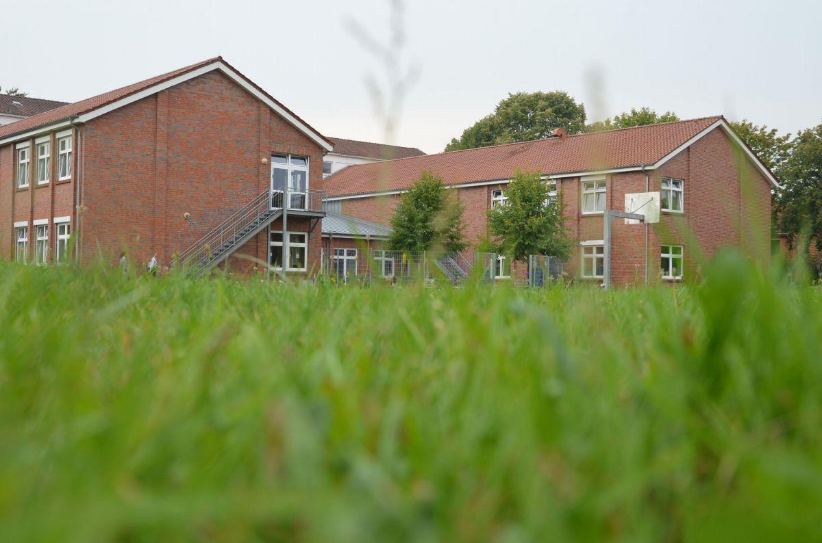 Das Oberstufengebäude der KGS Tarmstedt wird nach dem Willen des Schulausschusses um zwei Anbauten erweitert. 3,8 Millionen Euro wird das in etwa kosten. Geld, das der Landkreis überweist, wie die Samtgemeinde hofft.