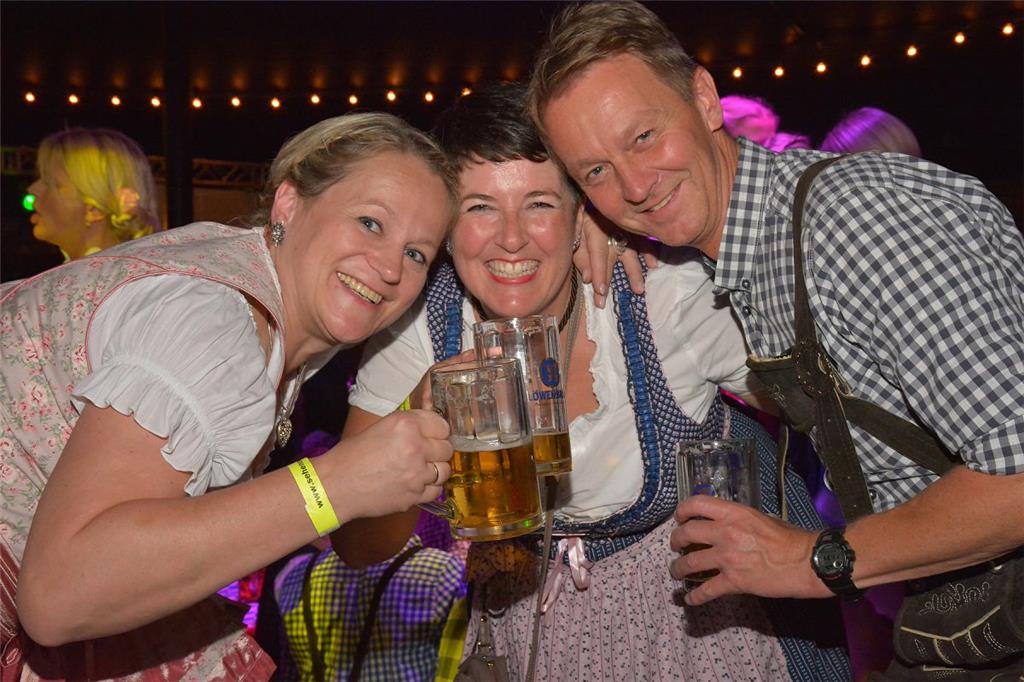 Das Oktoberfestbier gehörte für viele zum Feiern dazu. Foto: Zschiesche