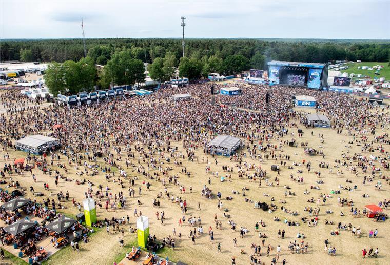 Das Open-Air-Festival mit rund 78.000 Besuchern pro Tag findet vom 17. bis zum 19. Juni statt.