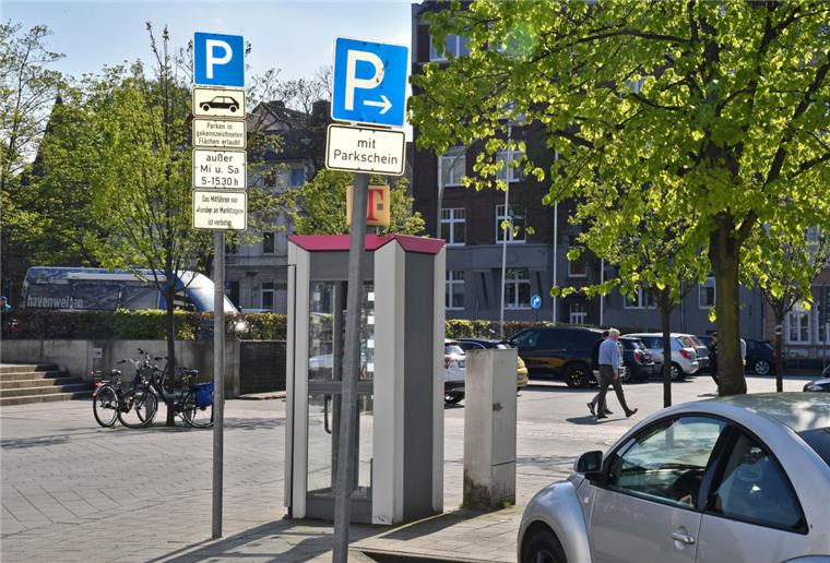 Geestemünde: Parken auf Adenauerplatz bald kostenpflichtig Das Parken auf dem Konrad-Adenauer-Platz wird demnächst Geld kosten.