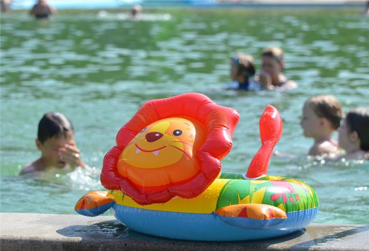 Naturbad Zeven ist vielen ein weiter Weg wert Das prächtige Sommerwetter hat in den zurückliegenden Tagen auch dem Naturbad in Zeven jede Menge Besucher beschert. Viele kommen von weit her.