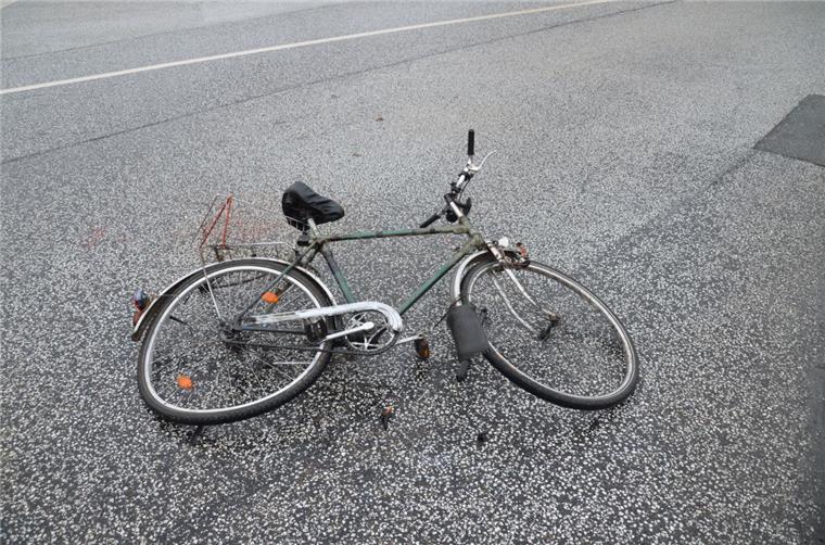 Das Rad des Unfallopfers wurde in Mitleidenschaft gezogen. 