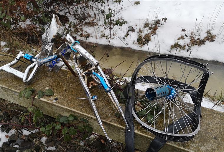 Güterzug überrollt BMX-Rad in Bremen Das Rad wurde von einem Güterzug überrollt und zerstört.
