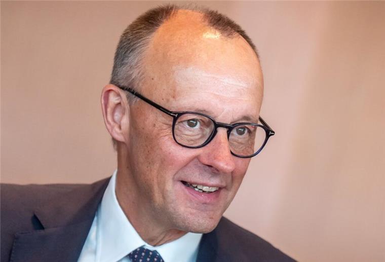 Bundeskanzler Friedrich Merz (CDU) kommt zu Beginn der Sitzung des Bundeskabinett im Kanzleramt.