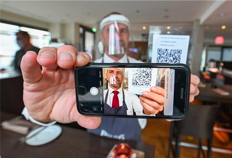 QR-Code oder Papier – das ist hier die Frage Das Restaurant Pier 6 von Steffen Heumann bietet seinen Gästen die Registrierung und die Speisekarte mit QR-Codes an.