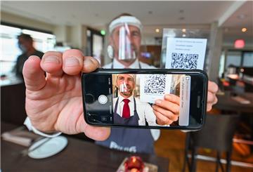 Das Restaurant Pier 6 von Steffen Heumann bietet seinen Gästen die Registrierung und die Speisekarte mit QR-Codes an.