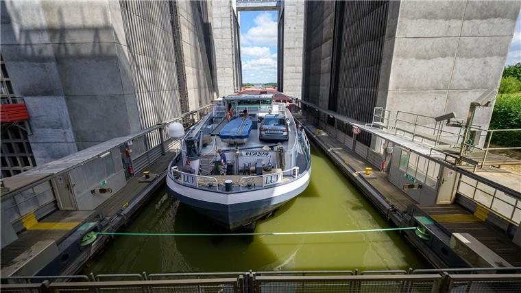 Warnstreik im Schiffshebewerk: Elbe-Seitenkanal droht Stau Das Schiffshebewerk Scharnebeck: Am Freitag ruft Verdi hier zum Warnstreik. (Archivfoto)
