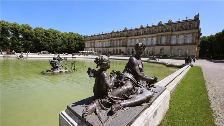 Das Schloss auf der Herreninsel im Chiemsee ist eine Kopie des französischen Königsschlosses in Versailles. (Archivfoto)