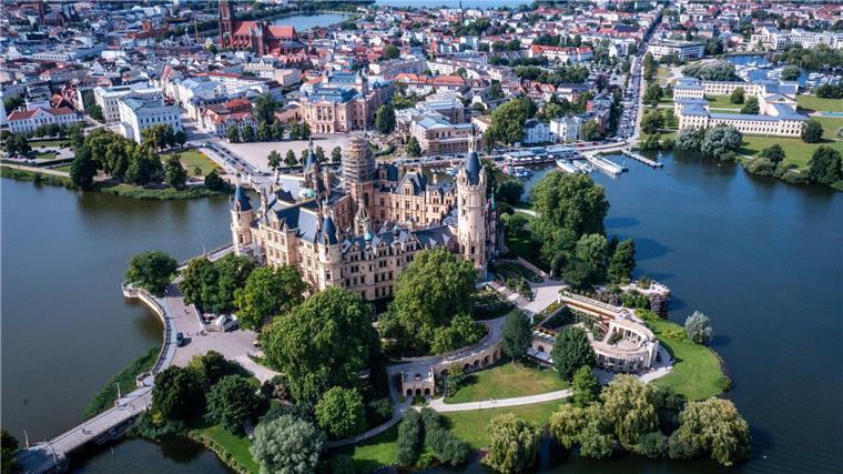 Entscheidung zu Schwerin bei Welterbetagung heute erwartet Das Schloss ist das Wahrzeichen von Schwerin. Die einstige Residenz der mecklenburgischen Herzöge soll Weltkulturerbe werden.