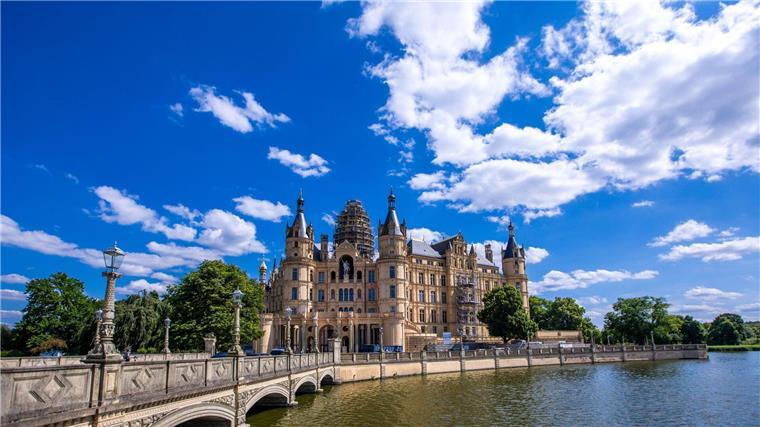 Entscheidung zu Schwerin bei Welterbetagung heute erwartet Das Schloss ist das Wahrzeichen von Schwerin. Die einstige Residenz der mecklenburgischen Herzöge soll Weltkulturerbe werden.