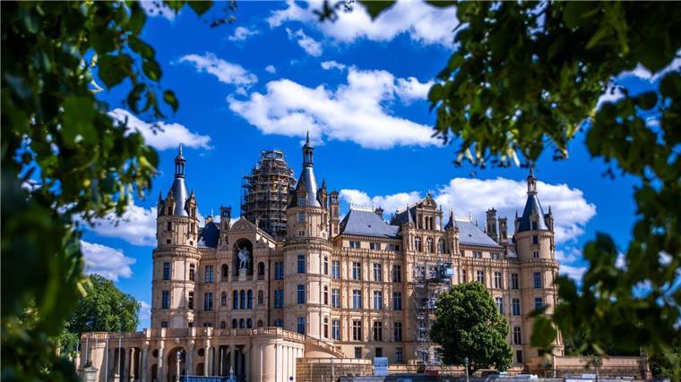 Entscheidung zu Schwerin bei Welterbetagung heute erwartet Das Schloss ist das Wahrzeichen von Schwerin. Die einstige Residenz der mecklenburgischen Herzöge soll Weltkulturerbe werden.