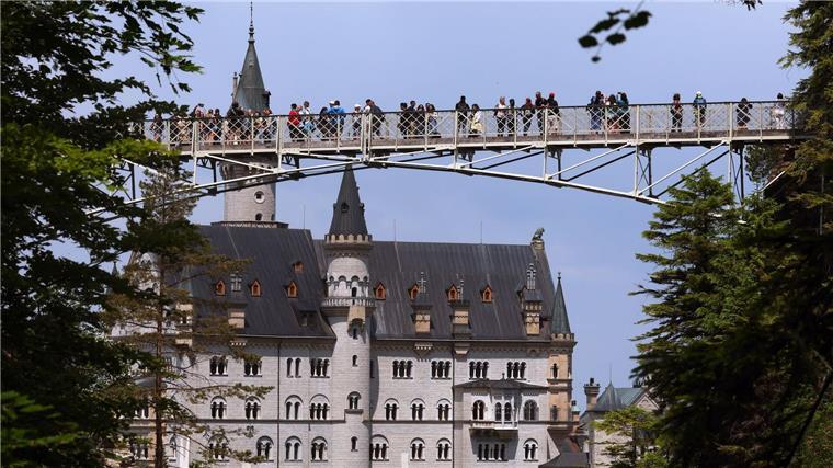Märchenschlösser werden zum Welterbe Das Schloss Neuschwanstein zieht jährlich Millionen Besucher an. Nun erhielt es den Titel Welterbe.