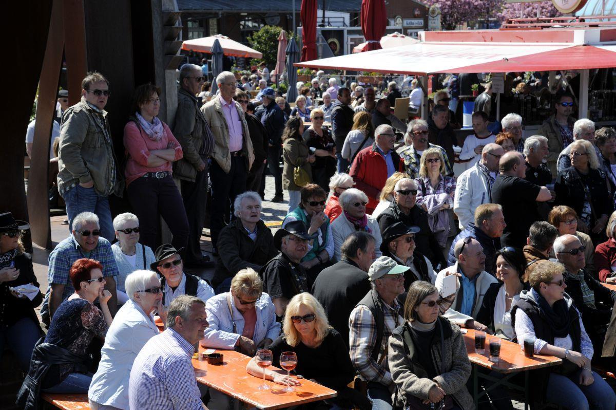 Das schöne Wetter lockt viele Besucher in den Süden der Stadt.