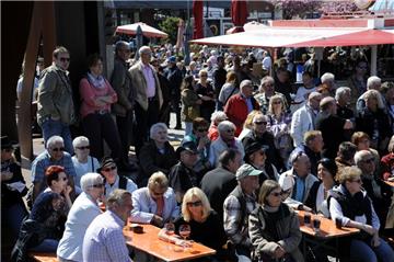 Das schöne Wetter lockt viele Besucher in den Süden der Stadt.