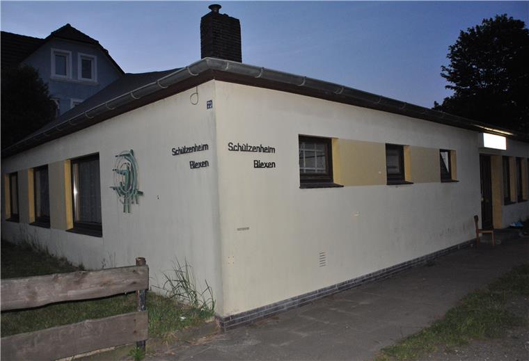 Das Schützenhaus in Blexen. Dort fand eine islamische Trauerfeier statt, die am Dienstagabend von der Polizei aufgelöst wurde.