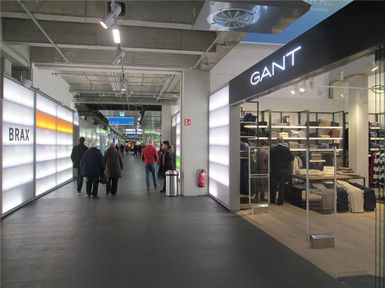 Bremerhaven: Outlet könnte 400 bis 500 Arbeitsplätze bieten Das Seemaxx-Outlet in Radolfzell hält der Outlet-Experte Dr. Joachim Will für vergleichbar mit Bremerhaven. Es liegt am Rande der Innenstadt und hat etwa die gleiche Verkaufsfläche.