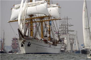 Das Segelschulschiff "Gorch Fock" soll trotz Kostenexplosion repariert  werden. 