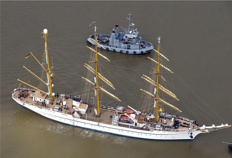 Steuerzahlerbund befürchtet weitere hohe Kosten bei „Gorch Fock“ Das Segelschulschiff „Gorch Fock“ vor Bremerhaven