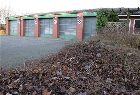 Das Selsinger Feuerwehrhaus ist zu klein. An der Raiffeisenstraße soll in den nächsten Jahren ein Neubau entstehen.
