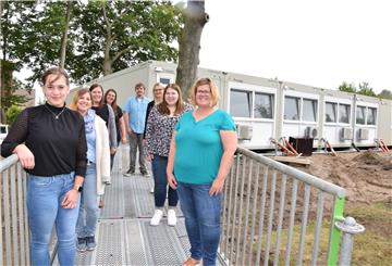 Das Selsinger Kita-Team ist nahezu komplett (von links): Lea Engel, Sandra Tillack, Fabienne Schliewack, Jessica Gerken, Marc Bergen, Celina Wiebusch, Eva Holsten und Leiterin Silke Mogalle. Die Betreuung im „Kita Wirbelwind“ beginnt etwas verspätet zum 1. Oktober in dem Mobilbau an der Selsinger Hauptstraße.