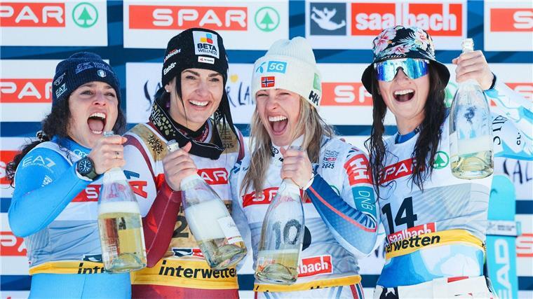Das Siegerpodest des WM-Super-G mit gleich vier Fahrerinnen.