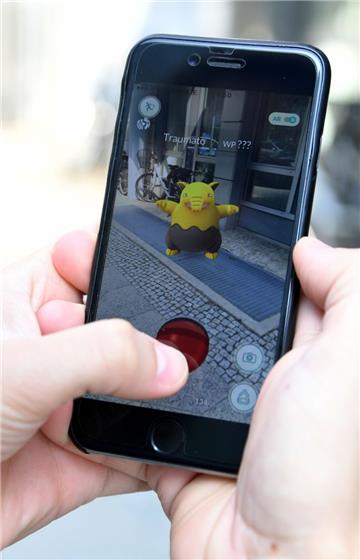 Das Smartphone-Spiel "Pokémon Go" sorgt derzeit für allerlei Kuriositäten.