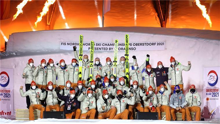 Deutscher Skiverband will Nordisch-WM 2031 in Oberstdorf Das soll 2031 anders werden: Vor vier Jahren jubelte das deutsche Team noch mit Maske und ohne Zuschauer.