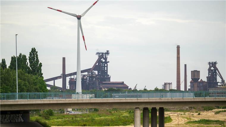 „Stahl hat Zukunft“? Kundgebung auf Bremer Hütte Das Stahlwerk ist für die Hälfte der CO2-Emissionen in Bremen verantwortlich.