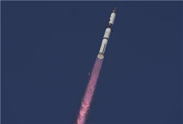 06.03.2025, USA, Boca Chica: Die Rakete «Starship» von SpaceX hebt zu einem Testflug von der Starbase in Boca Chica ab. Foto: Eric Gay/AP/dpa +++ dpa-Bildfunk +++