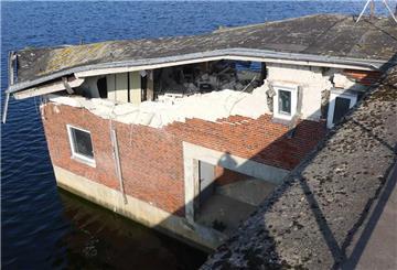 Das Steuerhaus auf dem Schleusenhaupt wurde beim Zusammenstoß zerstört.