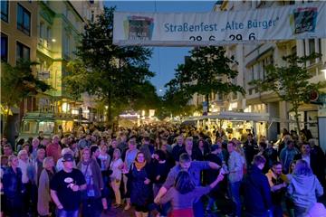 Das Straßenfest in der Alten Bürger lockte viele Feierwillige an. 