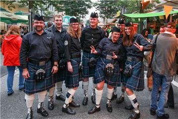 Das Straßenfest in der &quot;Alten Bürger&quot;: Pipes and Drums