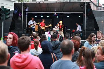 Das Straßenfest in der &quot;Alten Bürger&quot;: Red Noise, Pop, Rock, Funk, Sou...