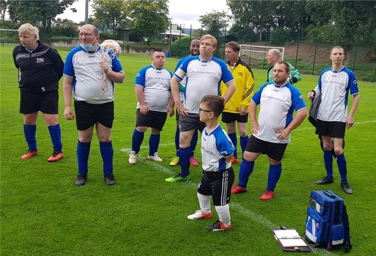 Sozialwerk-Fußballer haben viel Spaß und Erfolg Das Team aus der Wesermarsch erreichte beim Cup der Behinderten-Fußball-Liga Niedersachsen in Barsinghausen den vierten Platz.