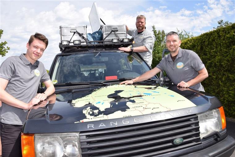 Team aus Nordenham und Ulm fährt um die Ostsee Das Team Baltic Roadrunner wird in den kommenden 16 Tagen viel zu sehen bekommen. Mit dabei sind (von links): Simon Bürger, Jens Reinders und Wolfgang Bürger.