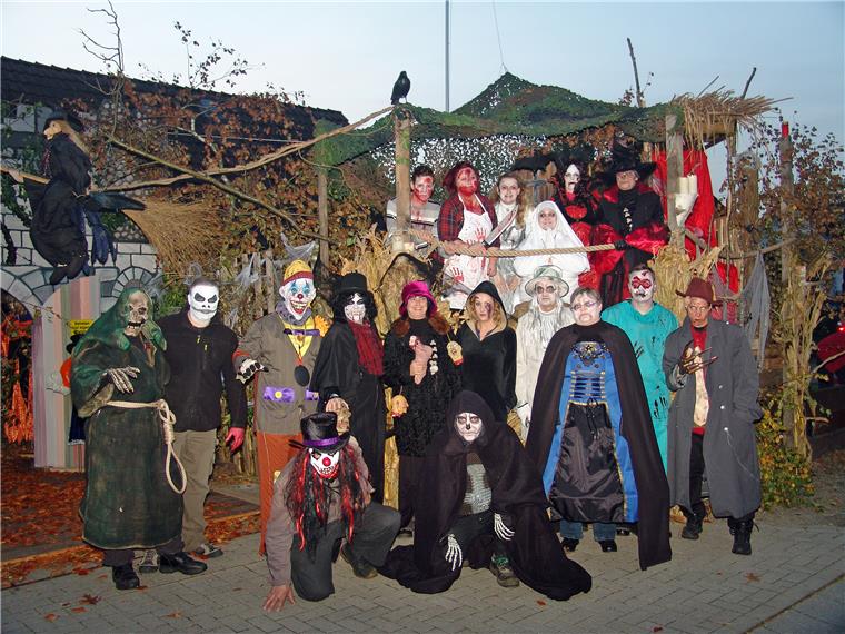 Das Team der Gruselgarage in Surheide freut sich an Halloween auf einen großen Besucheransturm.