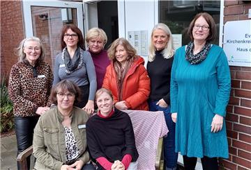 Das Team der Hauptberuflichen bei der Diakonie Cuxland in Beers. Die neue Geschäftsführerin Sylvia Cordes-Tambor (hintere Reihe, Dritte von links) freut sich über die personelle Verstärkung und das Engagement.