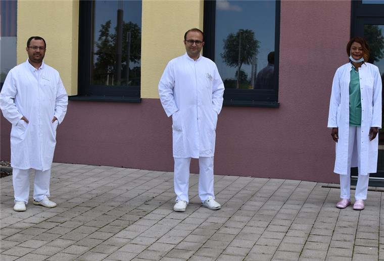 Das Team des Proktologie-Zentrums besteht aus (von links) Ali Hussein, Dr. Orhan Kahraman, Charlotte Fonga und (nicht im Bild) Oleksandr Psheno.