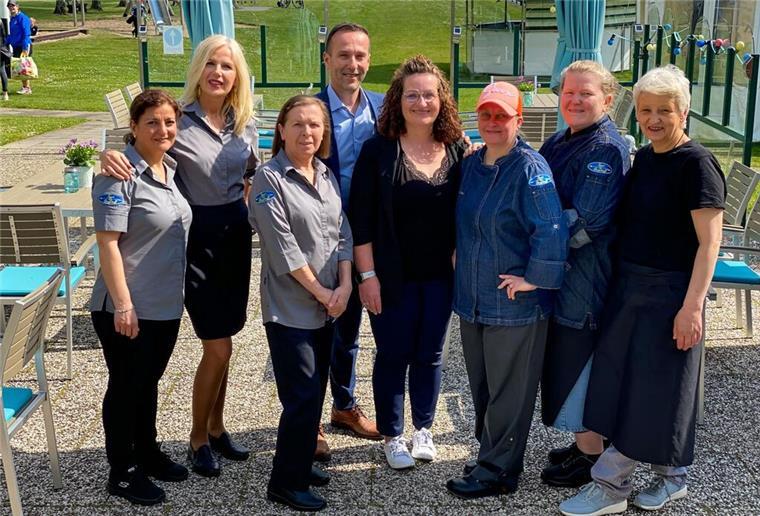Neuer Glanz im Sport- und Bürgertreff Surheide Das Team des Sport- und Bu¨rgertreffs Surheide und der BBU