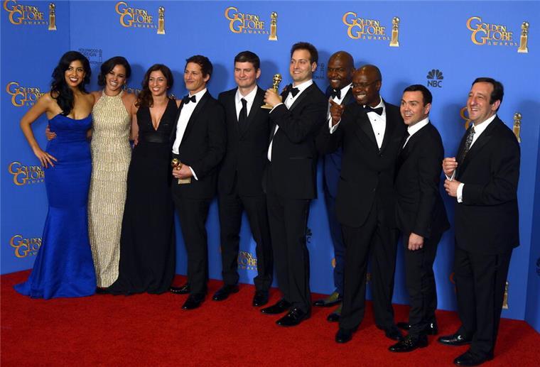 Das Team von „Brooklyn Nine-Nine“ freut sich über einen Golden Globe.