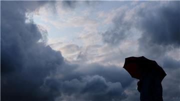 Das Temperaturmittel des zu Ende gehenden Jahres betrug nach der vorläufigen Bilanz des Deutschen Wetterdiensts in Niedersachsen 11,2 Grad - ein Rekord.