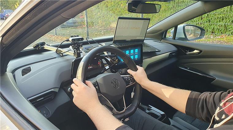Smartes Auto soll Schlaganfälle verhindern Das Testauto ist mit Instrumenten ausgestattet.