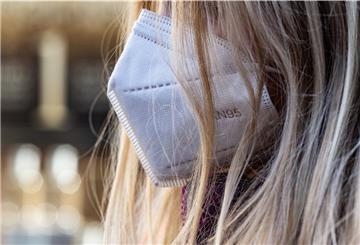 Das Tragen einer FFP2-Maske ist ab Donnerstag, 27. Januar, auf dem Wochenmarkt in Rodenkirchen Pflicht. 