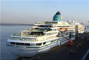 Das TV-Traumschiff „Amadea“ macht heute Halt in Bremerhaven. Doch sie kommt nicht alleine.